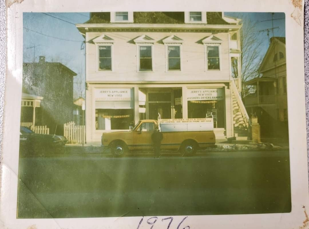 Antique photo of Jerry's Appliance storefront